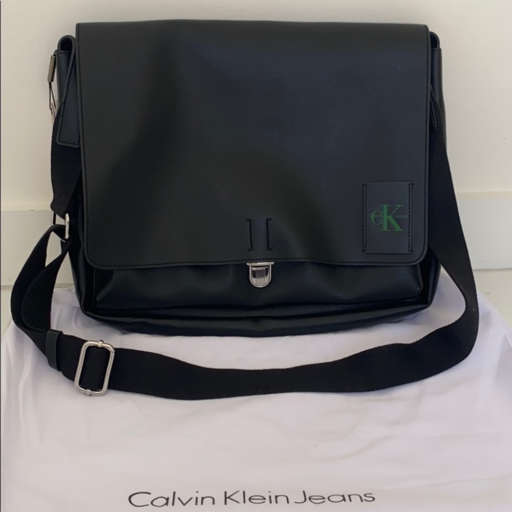 CALVIN KLEIN Messenger Bag 💼